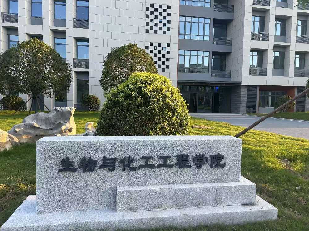 陇县扬州职业大学体育场高杆灯项目